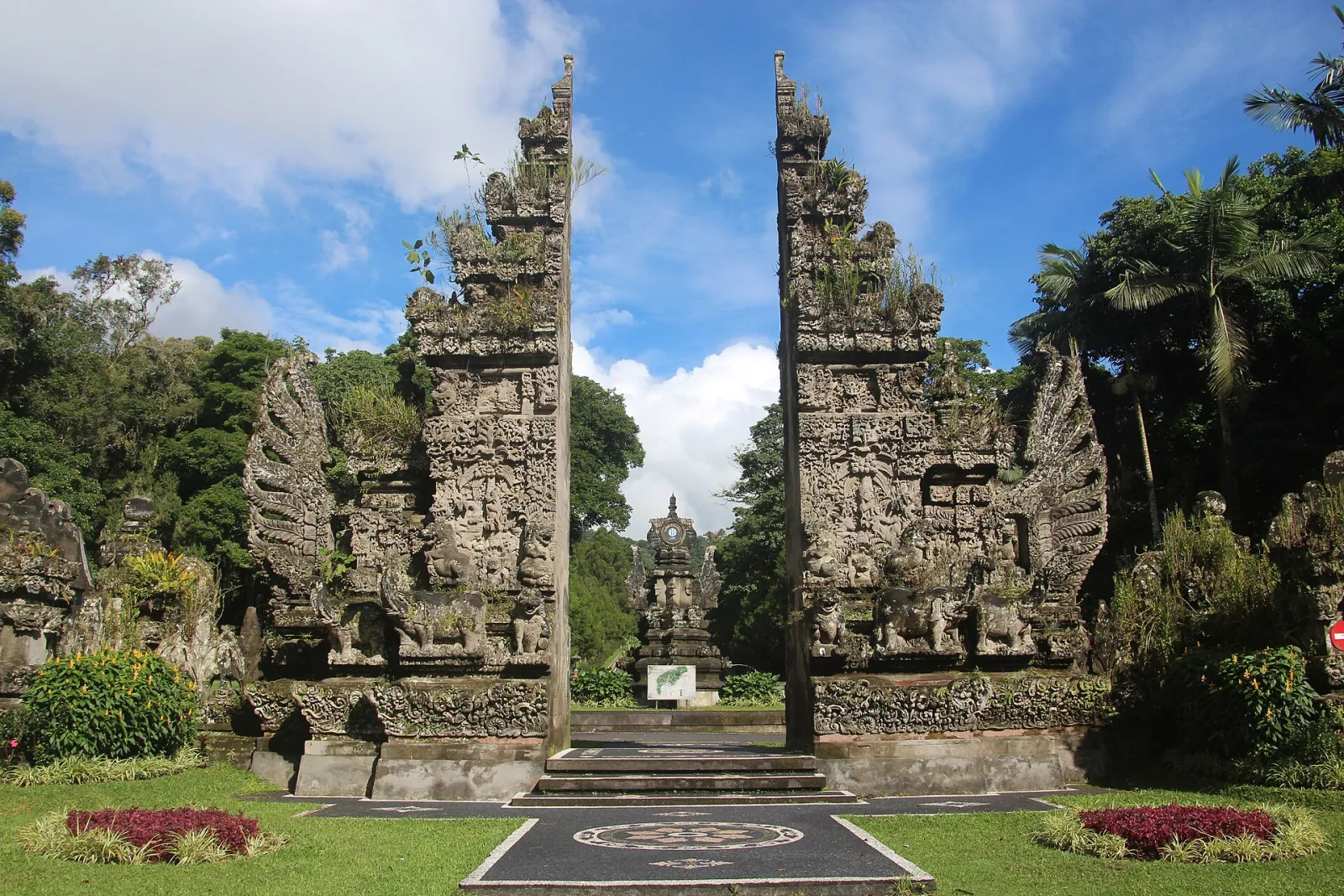 La porte candi bentar