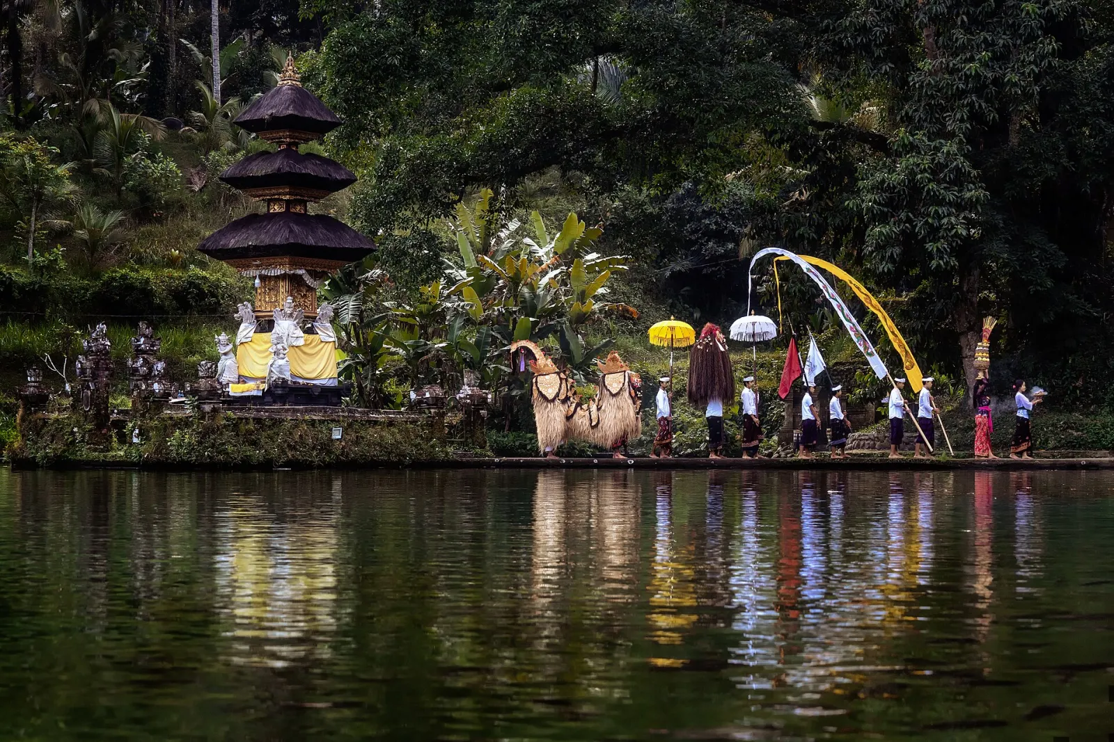 Pura Bukit Sari dans la forêt de muscadiers de Sangeh