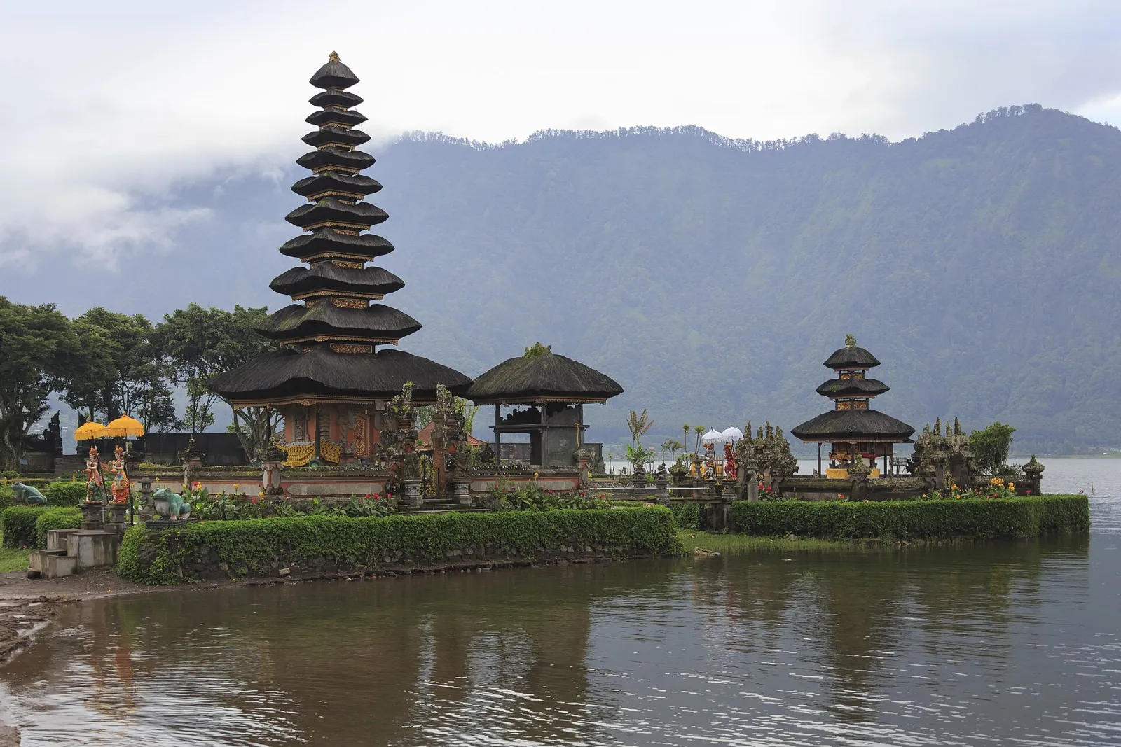 Ulun Danu Beratan de l'autre côté du lac